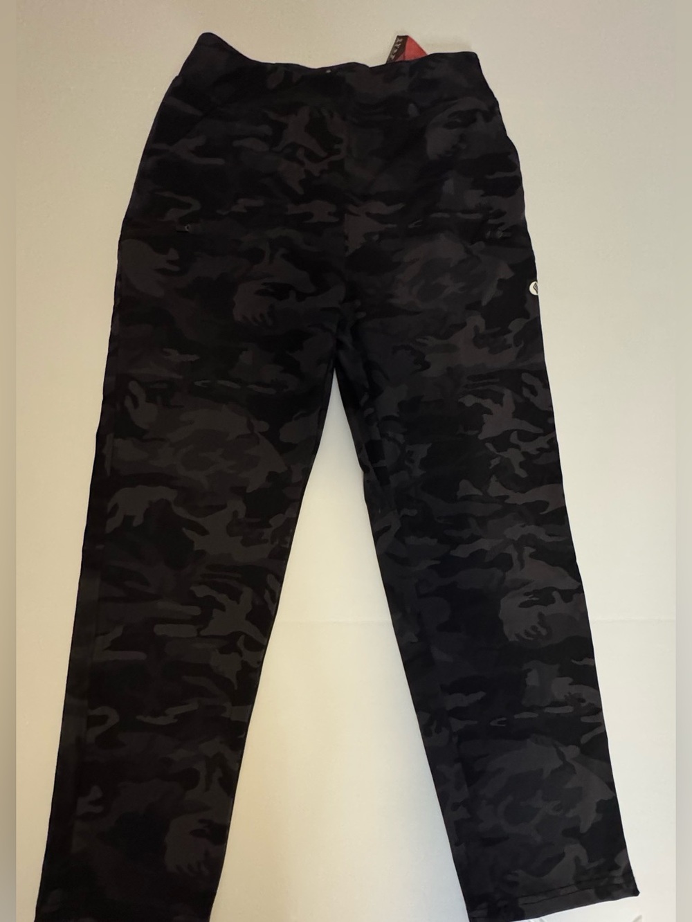 Women’s camo crop golf pants medium stretchy and comfortable